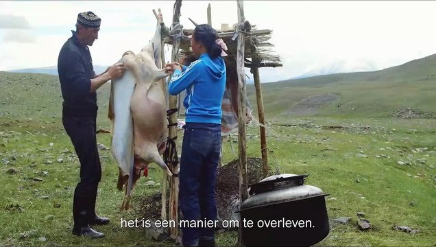 La jeune fille et son aigle Bande-annonce (NL)