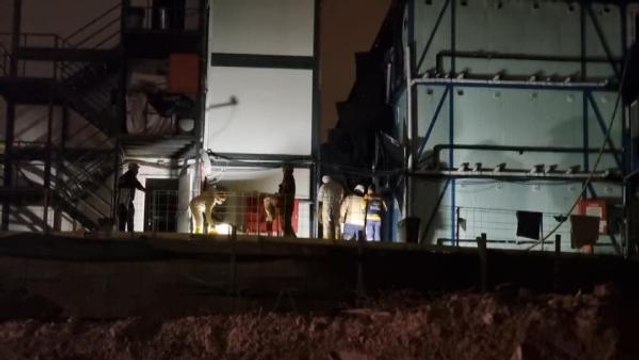 İSTANBUL-ÜMRANİYE'DE İNŞAAT ŞANTİYESİNDE YANGIN; 1 İŞÇİ ÖLDÜ, 3 İŞÇİ HASTANEYE KALDIRILDI