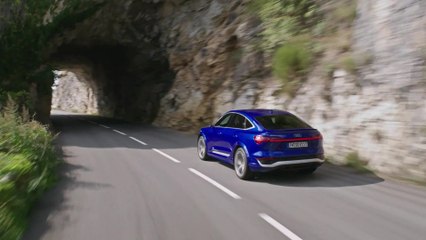 The new Audi SQ8 Sportback e-tron Driving Video