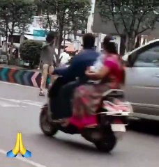 கை குழந்தையுடன் சாலையில் தவித்த பெண்ணுக்கு உதவிய பிச்சைகாரர்