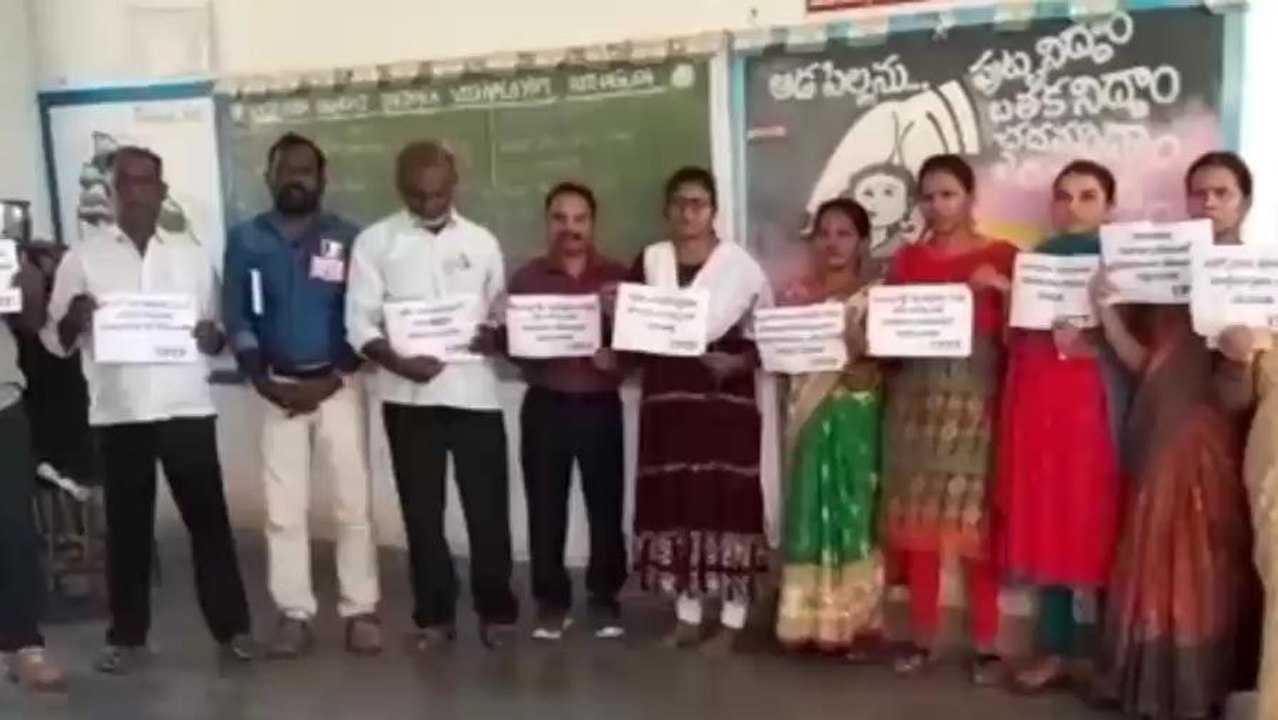 మహబూబాబాద్: అతి తక్కువ వేతనాలు.. అతి ఎక్కువ పని మాదే..!