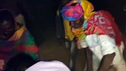 Descargar video: बेटे के सामने दांतली से काट डाली मां की गर्दन, आप भी देखिए यह वीडियो