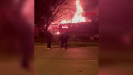 Düzce'de 2 katlı ev alev alev yandı