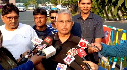পেটে টান পড়েছে ,তাই বাংলার মানুষের জন্য একটু মোদীর পায়ে ধরলেন: দিলীপ  | Oneindia Bengali