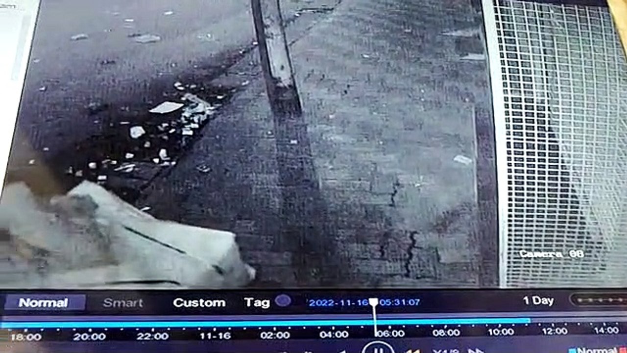 चोरों ने होलसेल की दो दुकानों के ताले तोड़े, नग...