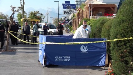 Bankta ölü bulundu