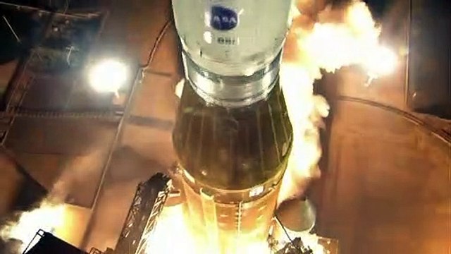 ناسا تطلق بنجاح صاروخها العملاق الجديد إلى القمر