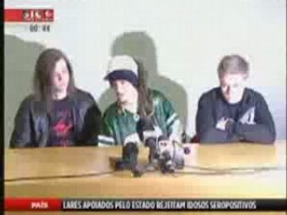 Tokio Hotel cancelam concerto e deixam crianças a chorar