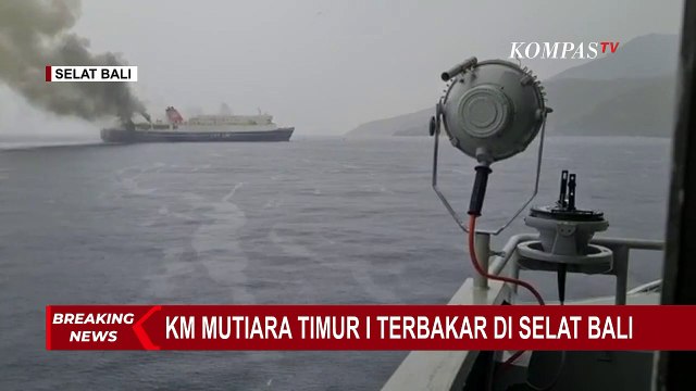 BREAKING NEWS - Terbakar! Kepulan Asap Nampak Membumbung Tinggi di KM Mutiara Timur I
