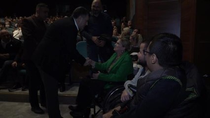 Esenyurt Belediye Tiyatrosu, "Bize Kalan Azizlikler" İle Seyircisinden Tam Not Aldı