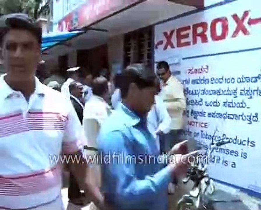 Leopard enters school in India and causes panic