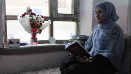 Una joven afgana supera las heridas de un atentado para ir a la Universidad