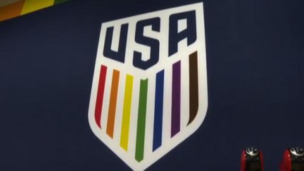 Gli Usa cambiano lo stemma per i Mondiali in Qatar, è arcobaleno