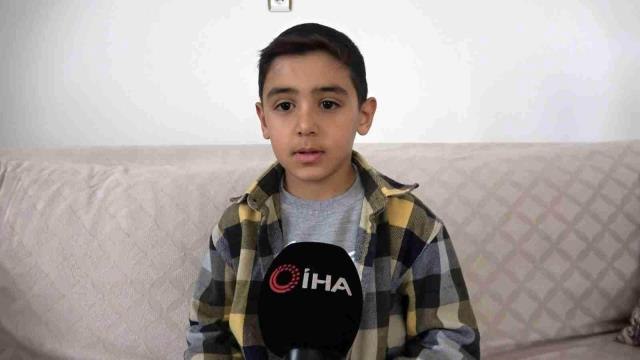 Oyun oynamayı bırakıp Kaydırak üzerinde namaz kılan çocuk İHA'ya konuştu