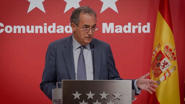 Ayuso pide a Sánchez eliminar el límite horario a los escaparates en Navidad para mantener la ilusión