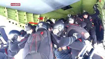 Bordo bereliler gökyüzünde süzüldü