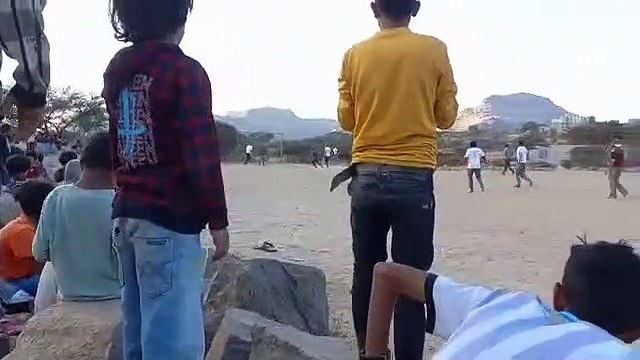مباراة كرة القدم لكبار السن في ارياف اليمن