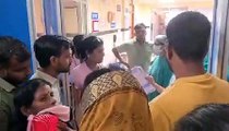 भीलवाड़ा के महात्मा गांधी अस्पताल में दो बच्चे बदलने पर मचा हंगामा