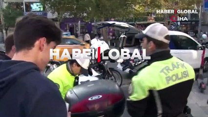 Kadıköy’de scooter denetimde ceza yedi, telefonunu çıkarıp basın mensuplarını çekti: Rezillik çıkmasını mı bekliyorsunuz
