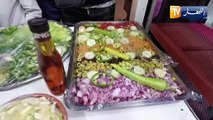 وهران/ شباب يستثمر في بيع الأكلات التقليدية عبر مطعم متنقل
