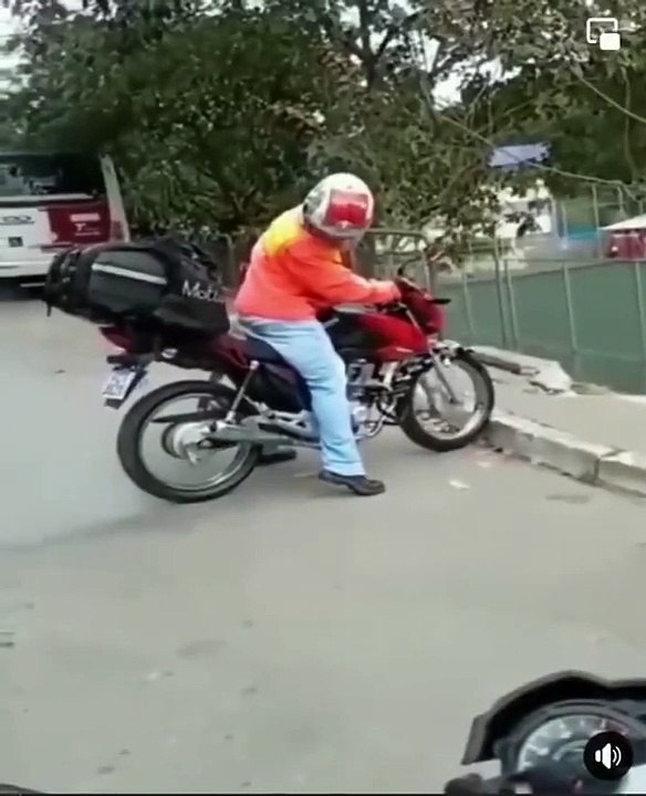 Hey les gars regardez un peu ce burn  de fou... oups j'ai lâché les freins