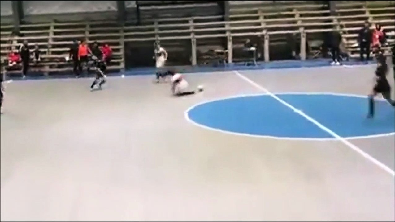 Des joueuses de foot pas très habiles