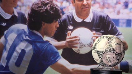 Balón tocado por "la mano de Dios" de Maradona, vendido en más de 2 millones de dólares
