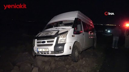 Pamuk işçilerini taşıyan minibüs kaza yaptı! 13 çocuk işçi yaralandı