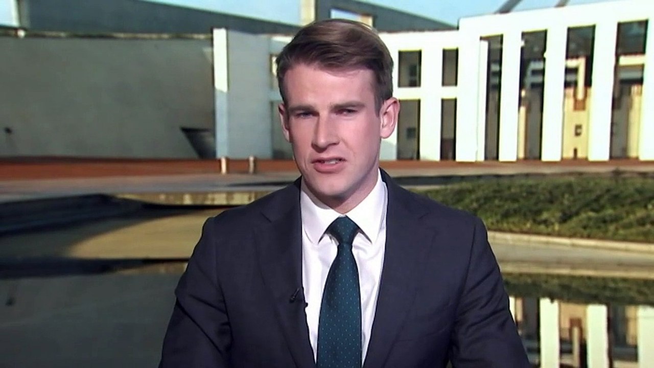 Hundreds of asylum seekers told in error to leave Australia