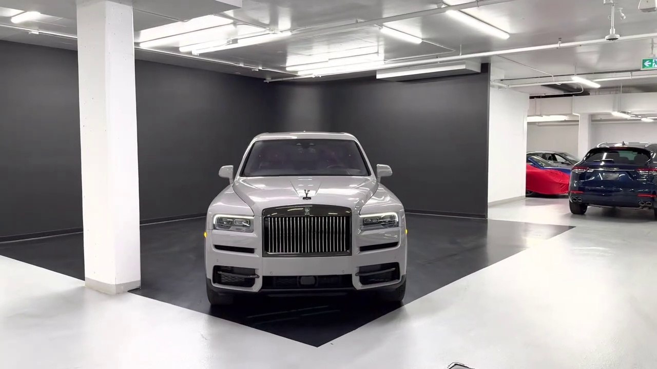 2023 Rolls Royce Black Badge Cullinan Purple - Walkaround in 4k