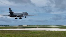 美, 전략폭격기 B-1B 신속급유훈련 공개...대북 경고 / YTN