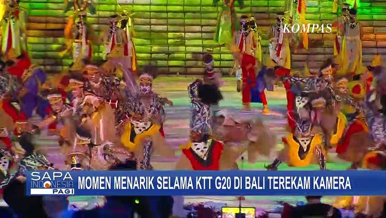 Momen Menarik di KTT G20, Presiden Macron Terekam Sedang Gendong Bayi saat Berjalan Kaki ke Hotel