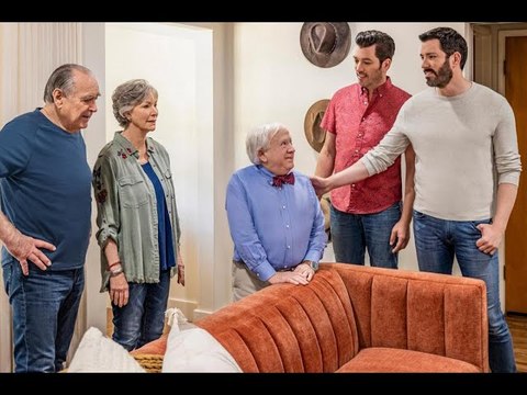 Leslie Jordan’s Posthumous Appearance on ‘Celebrity IOU’ Brings Viewers