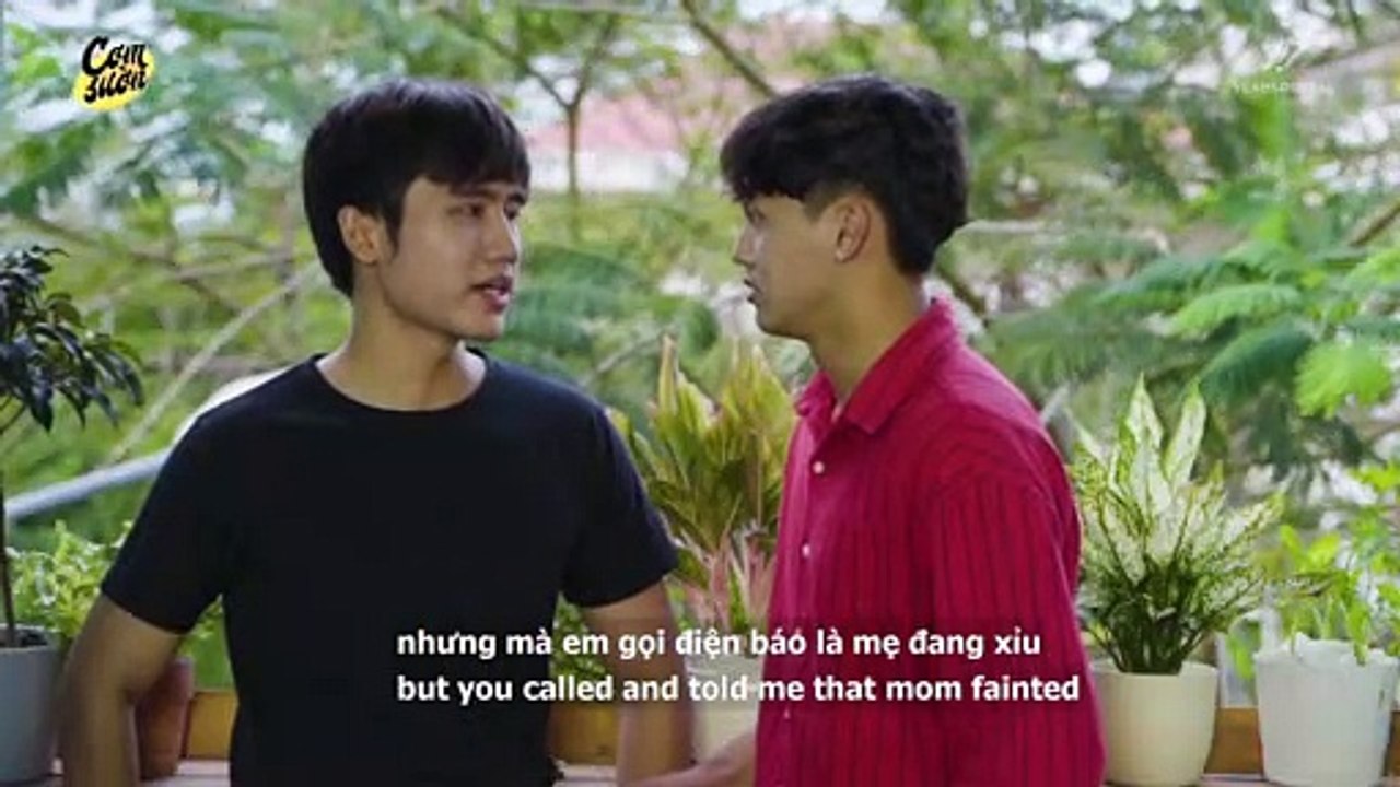 Chuyển nhầm 300 triệu cho shipper, cô gái bật khóc khi thấy cảnh này