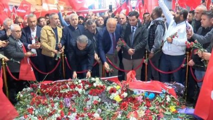 Konvoy oluşturan taksiciler, Taksim'de terörü protesto etti