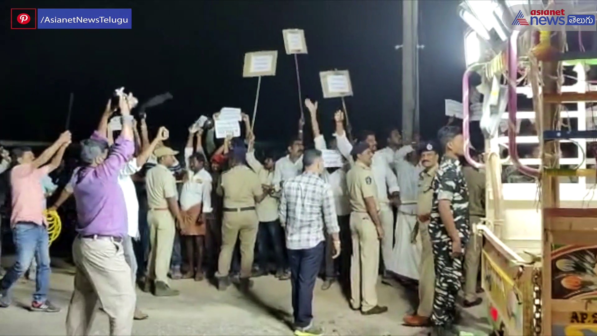 కర్నూల్ లో చంద్రబాబుకు నిరసన సెగ ... కాన్వాయ్ ను అడ్డుకున్న ఆందోళనకారులు