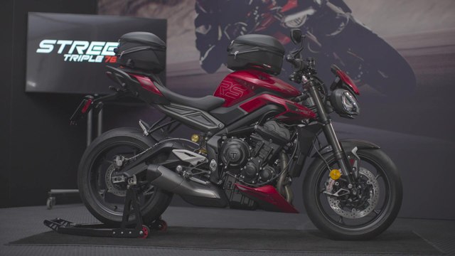 The new Triumph Street Triple RS Accessory Bike Studio Preview