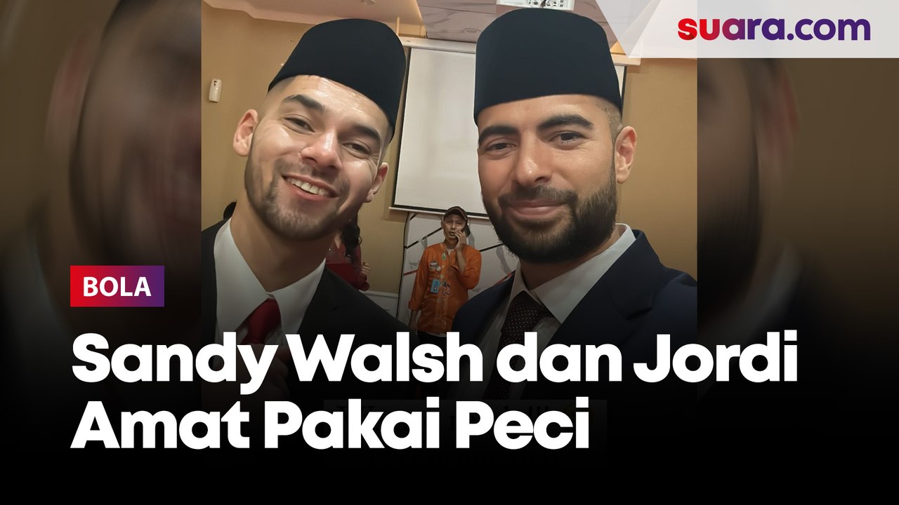 Detik-detik Jalani Sumpah WNI, Iwan Bule Pakein Peci ke Sandy Walsh dan Jordi Amat