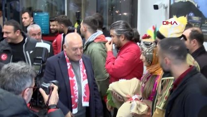 SPOR Milli takıma Gaziantep'te davullu, baklavalı karşılama