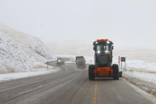 Kop Dağı Geçidi'nde kar ve sis etkili oluyor