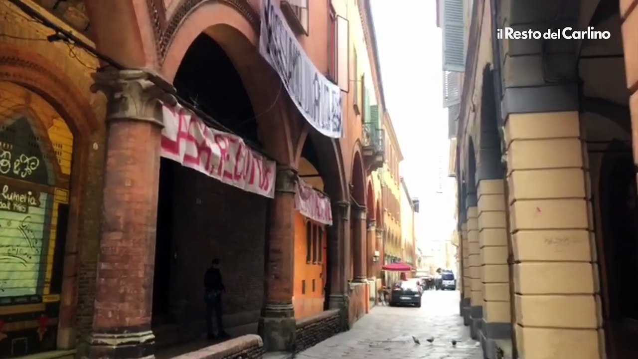 Sgombero in via Oberdan a Bologna