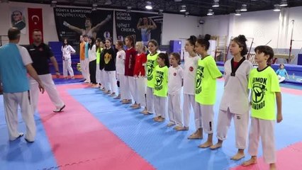 KIRKLARELİ -  Cimnastik yaparken tanıştığı tekvandoda Türkiye'ye madalyalar kazandırma peşinde