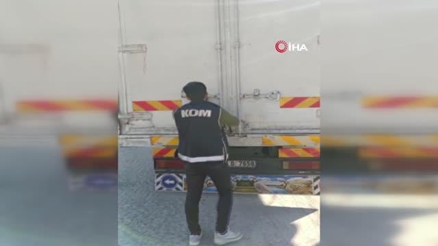 8 milyon 200 bin adet kaçak makaron ve esrar ele geçirildi... Dev operasyonu kamerada