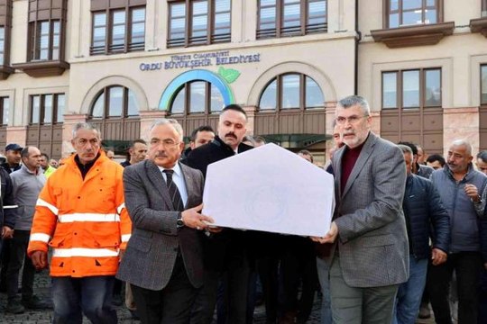 Köpek saldırısı sonucu hayatını kaybeden temizlik işçisi toprağa verildi