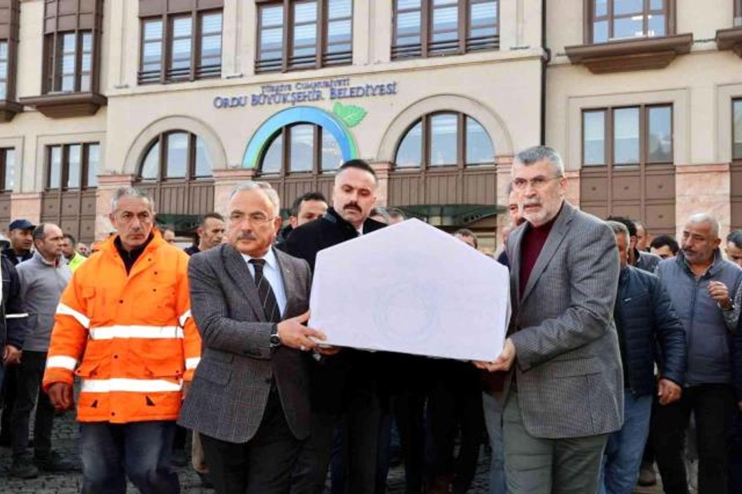 Köpek saldırısı sonucu hayatını kaybeden temizlik işçisi toprağa verildi