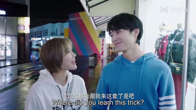 She told the male lead that she had a crush on him for 4 years, and the male lead kissed her gently.