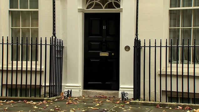 Jeremy Hunt makes way to Parliament for Autumn Statement