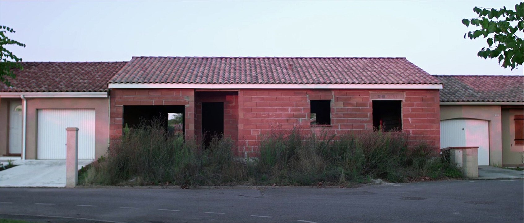 Tant qu'il nous reste des fusils à pompe Bande-annonce (EN)