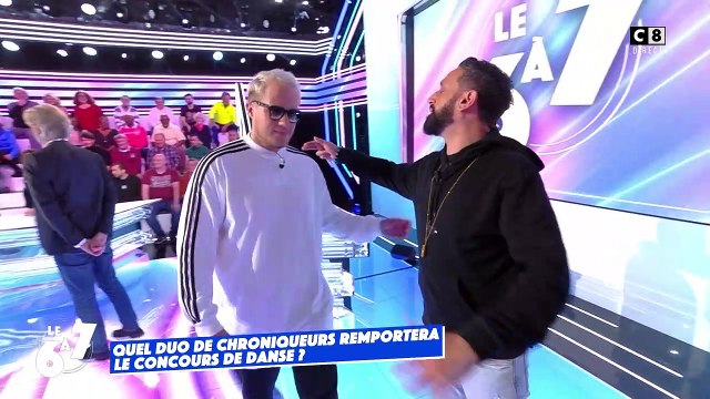 TPMP : deux chroniqueurs s'embrassent.