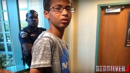 Ahmed Mohamed, Bikin Jam, Diborgol di Kelas